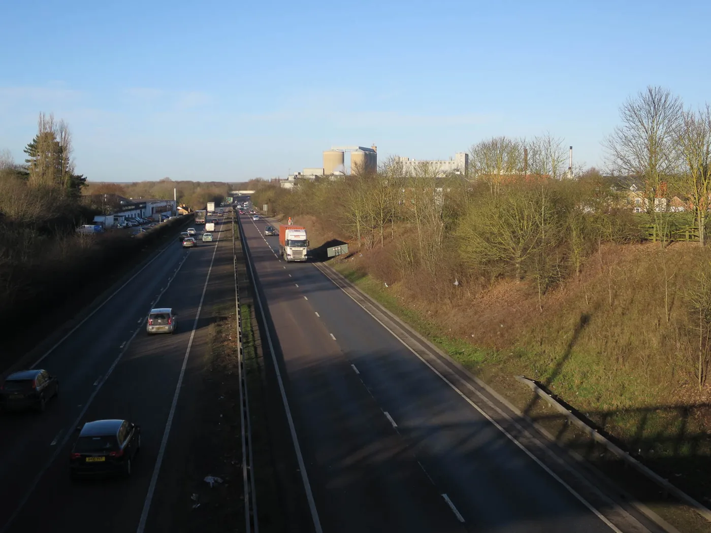 The A14 at Bury St Edmunds, looking east towards the sugar factory